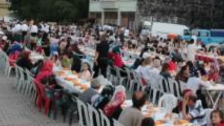Kozcağız Belediyesi Halk iftarı düzenledi