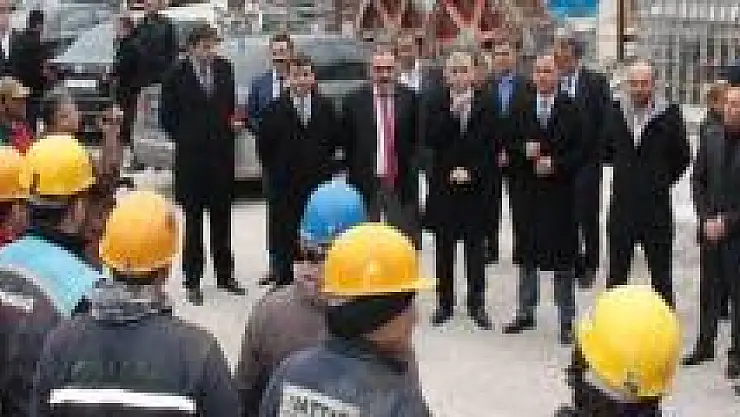 Madenciler verilmeyen maaşları için eylem yapacak
