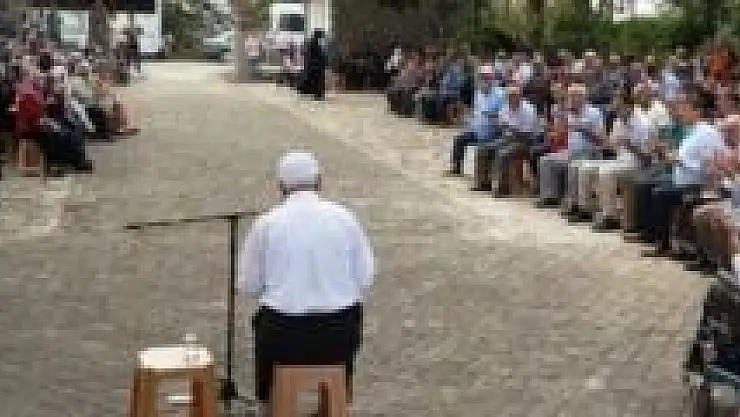 Mezarlıklarda Yasin-i Şerif okundu