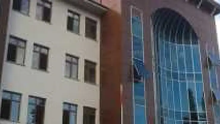MİMARİSİYLE GÖZ KAMAŞTIRAN BİR OKUL DAHA