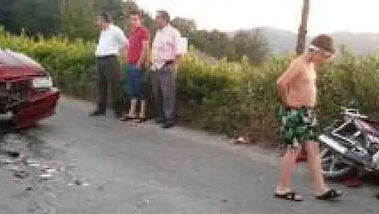 Motosiklet İle Otomobil Çarpıştı, 1 Yaralı