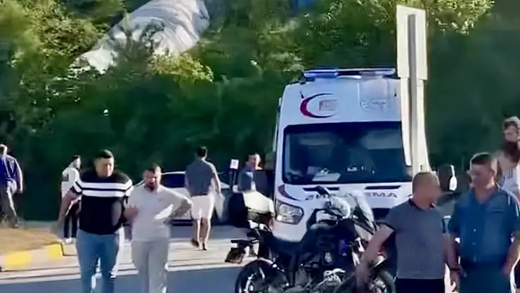 Motosiklet refüje savruldu