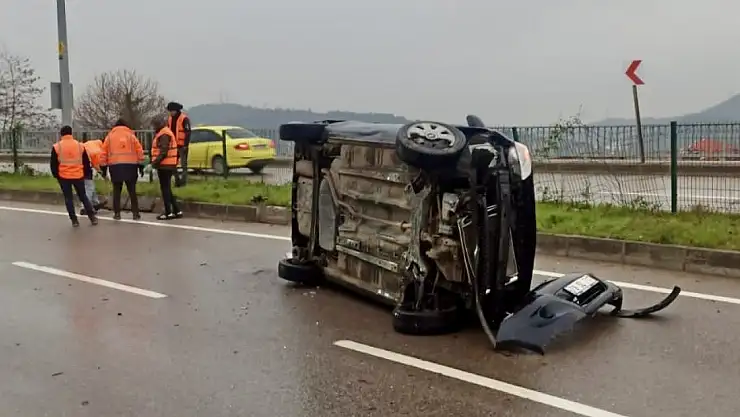 Orta refüje çarpıp devrildi