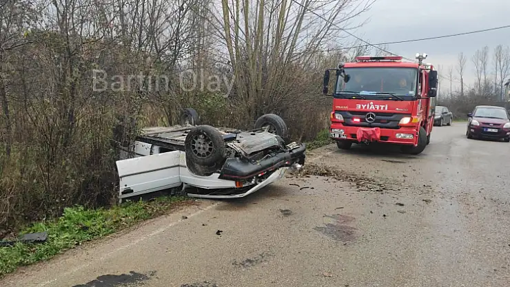 Otomobil ters döndü, yaralılar var