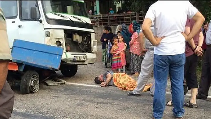 Pat pat ile minibüs çarpıştı: 1 yaralı