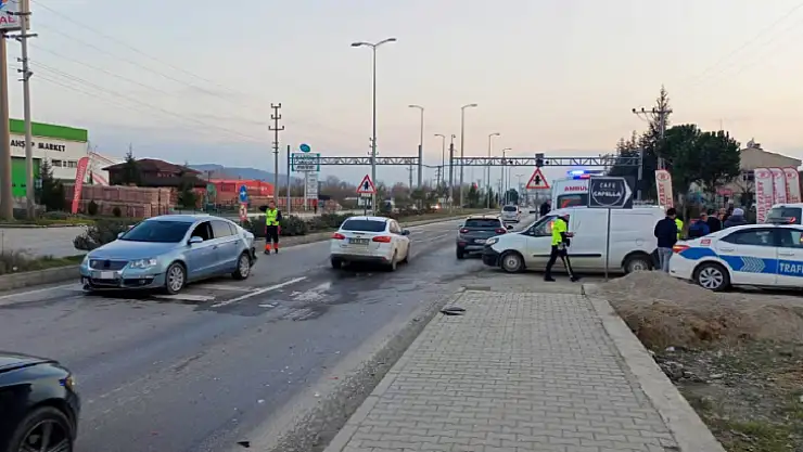 Polisevi kavşağında kaza