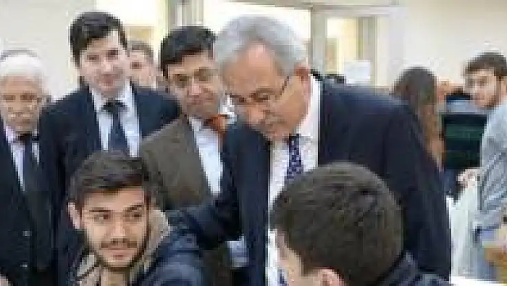 Rektör Kaplan Yeni Kampüste Öğrencilerle Buluştu