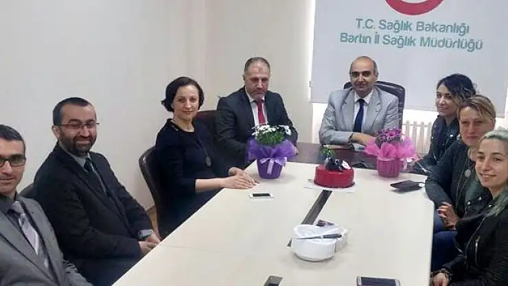 Sağlık Müdürlüğünde avukatlara pastalı kutlama