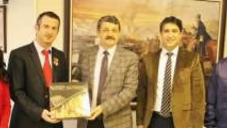 Satranç'cılar Başkan Akın'ı ziyaret etti
