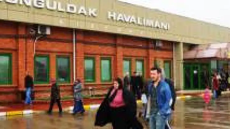 Sezonun ilk uçağı havalimanına iniş yapamadı