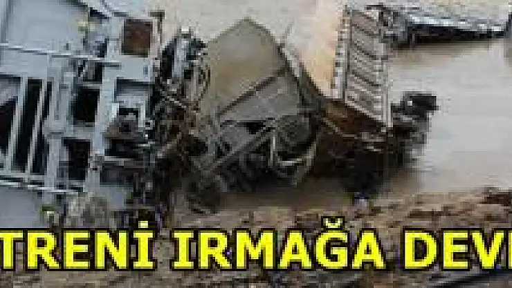 Su kanalı patladı, yük treni suya gömüldü