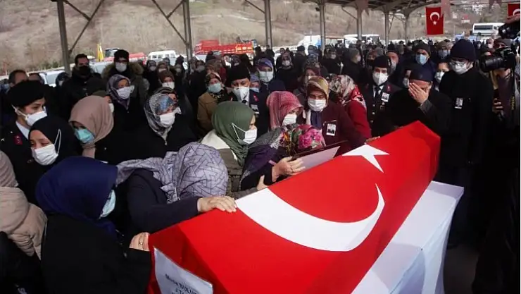 Cenazede feryatlar yürekleri dağladı