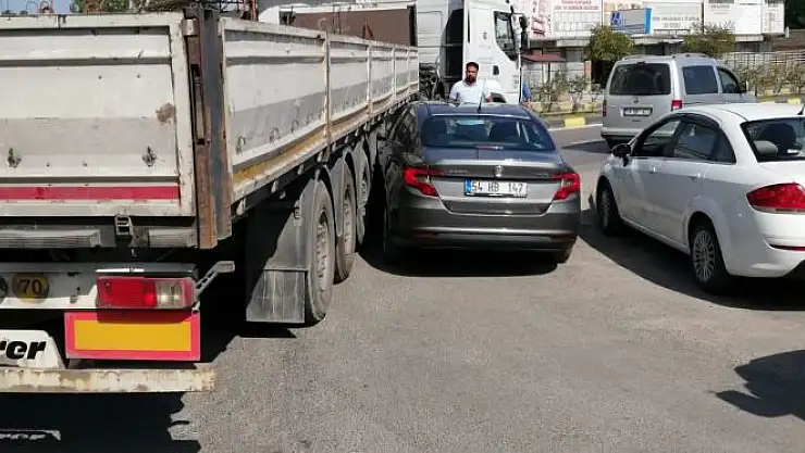 Tır ile otomobil birbirine girdi