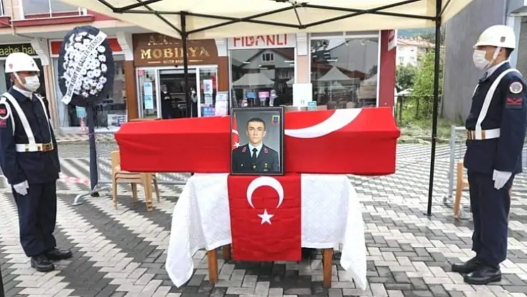 Uzman çavuş gözyaşları arasında defnedildi