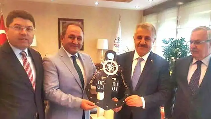 Vekiller Bakan ile karayolu yatırımlarını görüştü