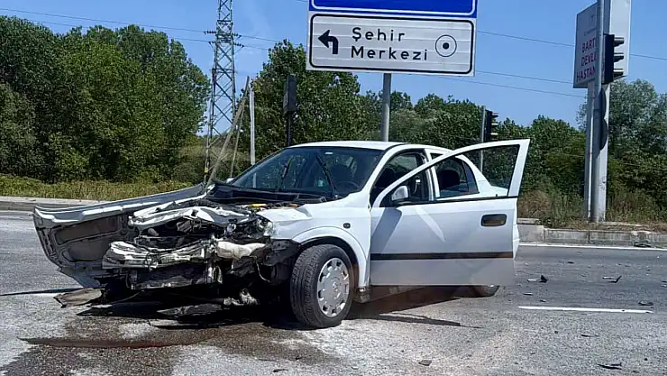 Yeni Hastane kavşağında yine kaza