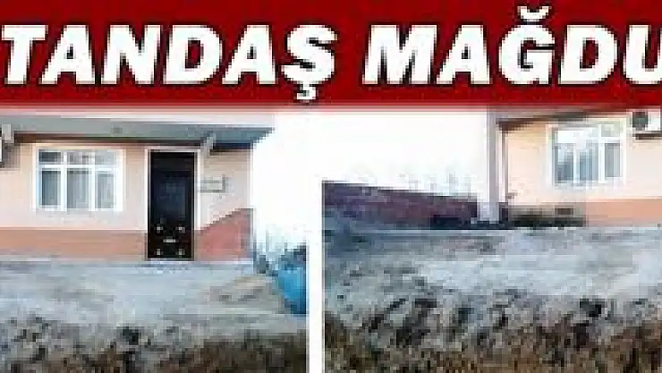 Yol nedeniyle evinin girişi kapandı