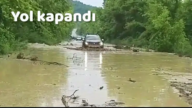 Yol su altında kaldı