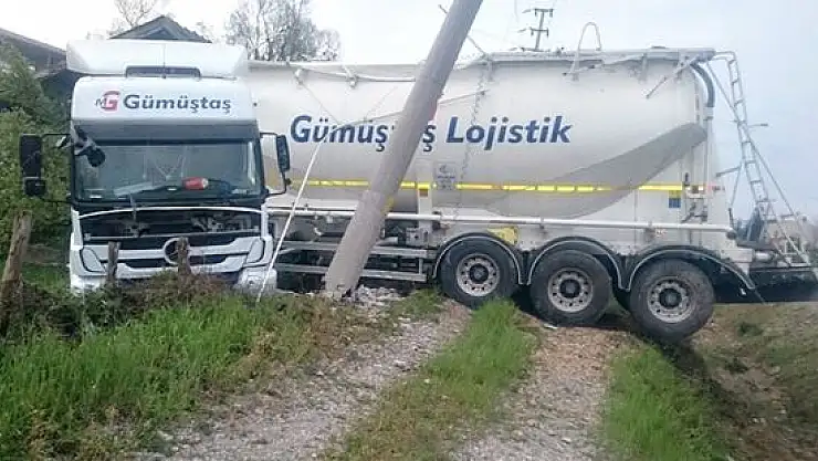 Yoldan çıkan tanker elektrik direğine çarptı, 1 yaralı