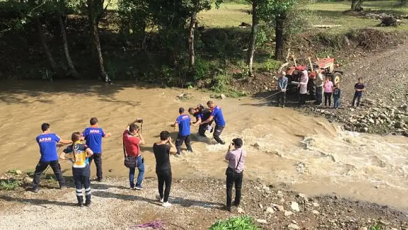 Köprü yıkıldı, vatandaşların ulaşımı yok