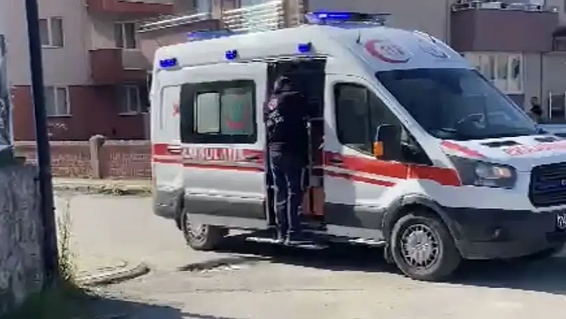 Genç kız baygın halde hastaneye kaldırıldı