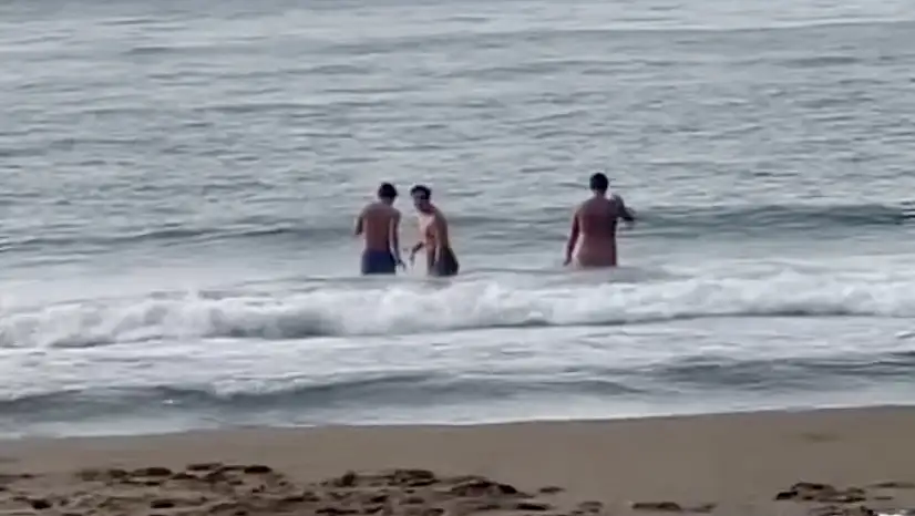 İnkumu sahilinde kasımda deniz keyfi