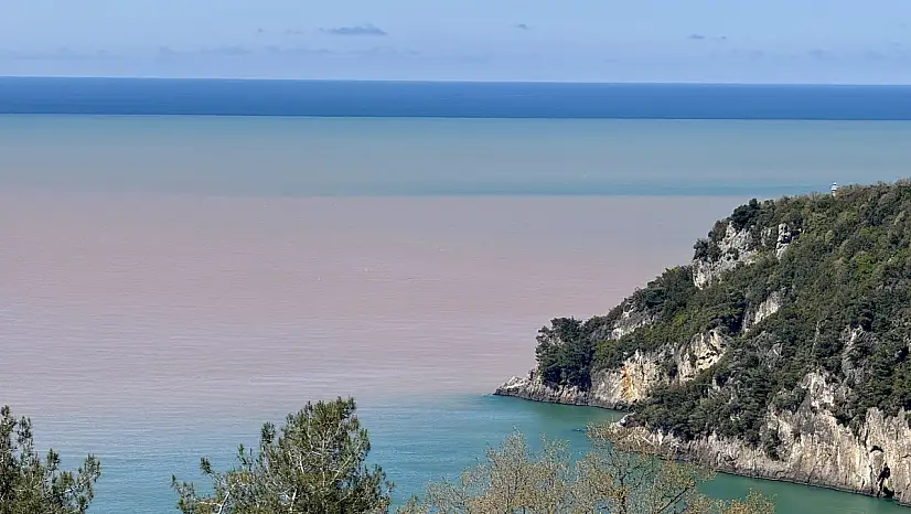 Karadeniz kahverengiye büründü
