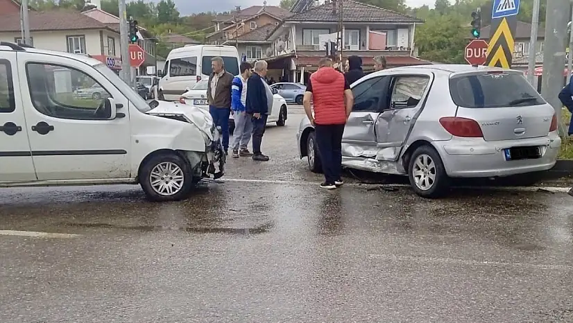 Kurtköy kavşakta kaza