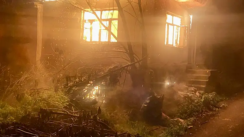 Mahallede gece yarısı yangın çıktı