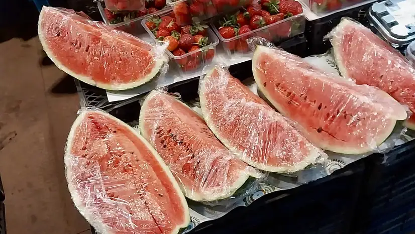 Tezgahlarda dilimli karpuz sürprizi