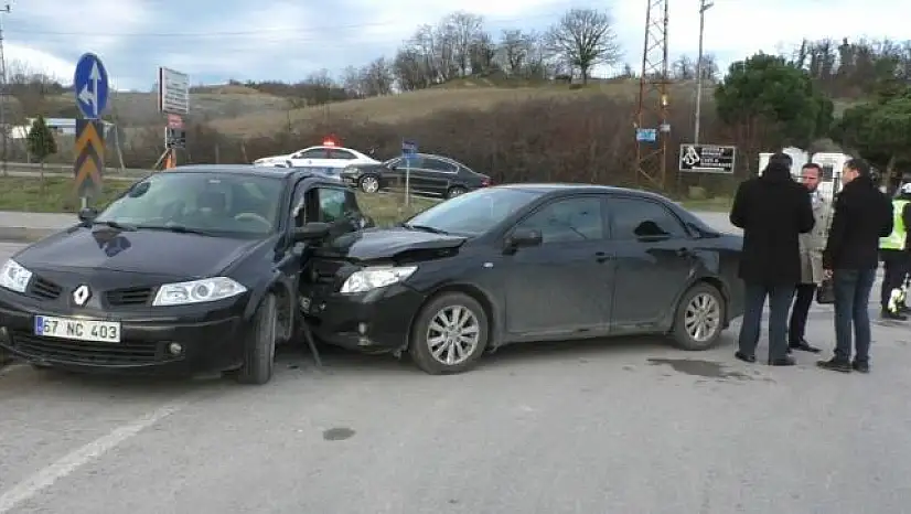 Polisevi kavşağında kaza