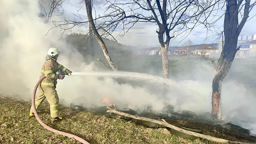 Arazide yakılan ateş lastiklere sıçradı