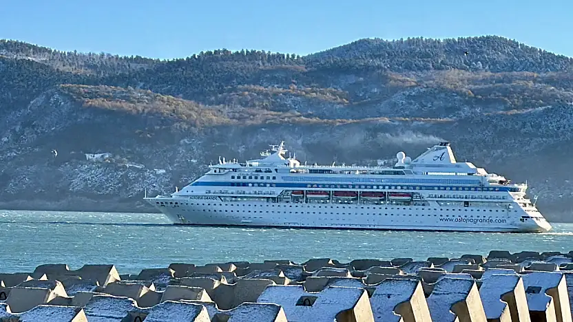 Astoria Grande, limana yanaşamadı