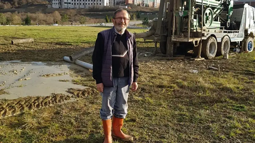 Çizmeyi bu kez üniversite Kampüsü'nde giydi