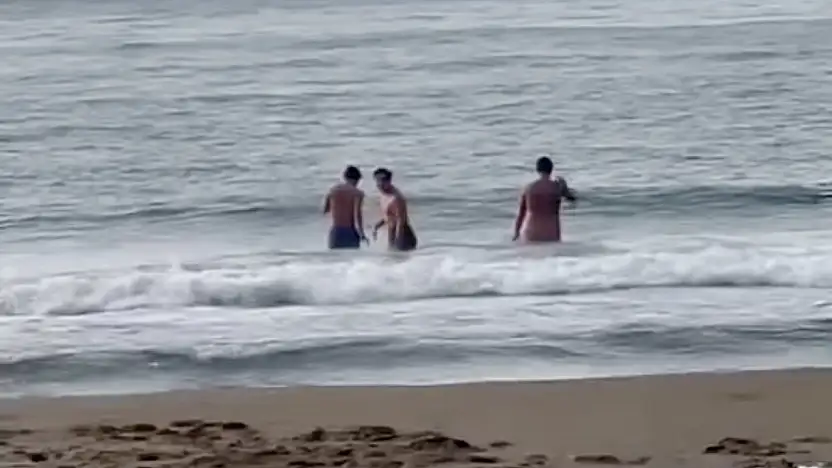 İnkumu sahilinde kasımda deniz keyfi