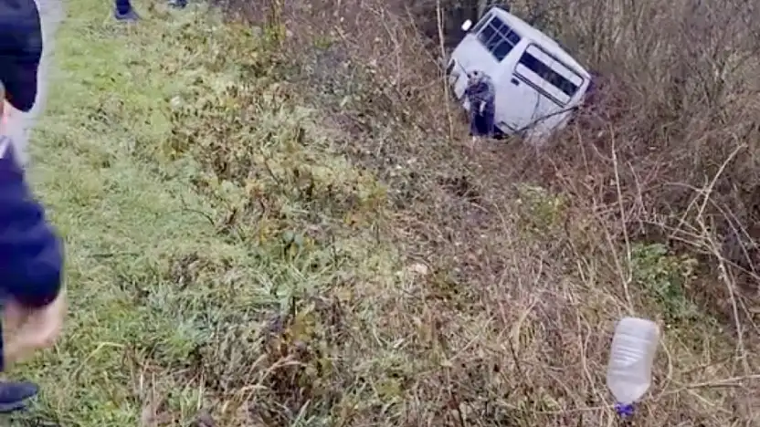 İşçi servisi şarampole uçtu