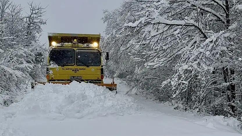 Özel İdareden yoğun kar mesaisi