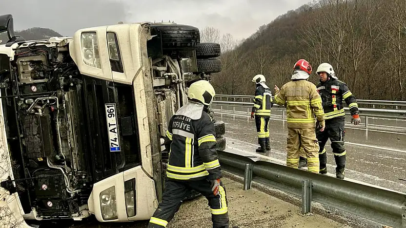 Son dakika, tır devrildi