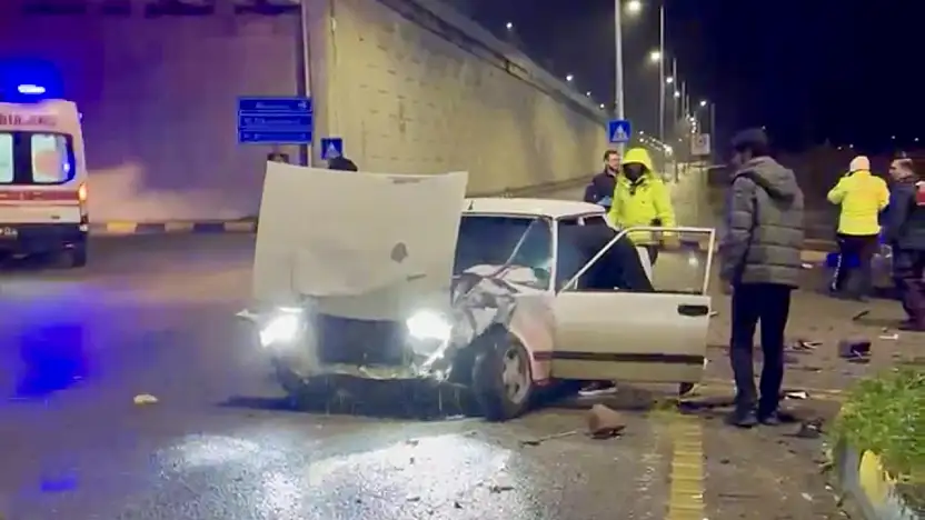 Üniversite kavşağında feci kaza