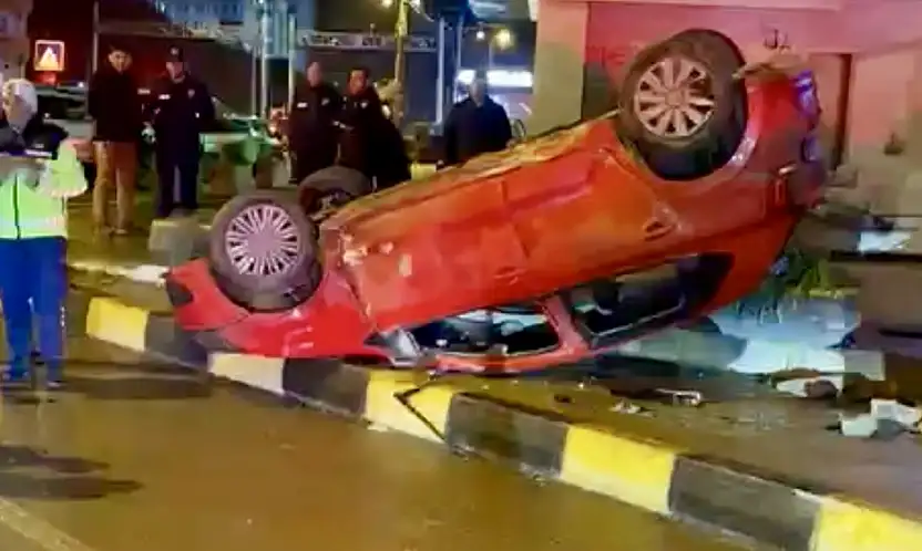 Akıllı kavşakta takla attı