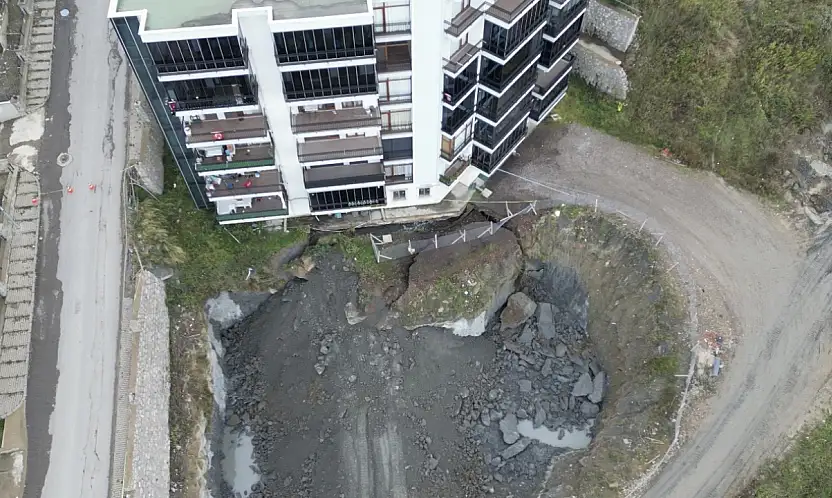 Amasra'da toprak kayması, 70 kişi tahliye edildi