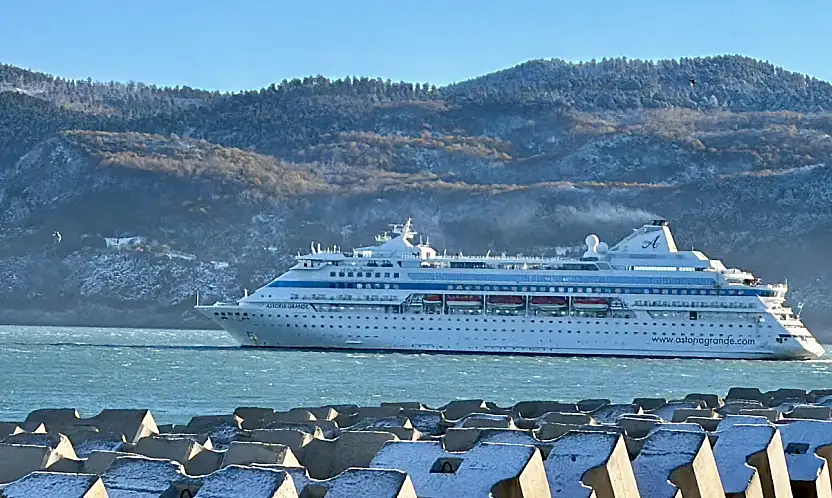 Astoria Grande, limana yanaşamadı