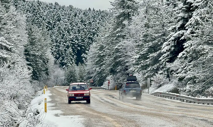 Bartın-Karabük yolu beyaza büründü