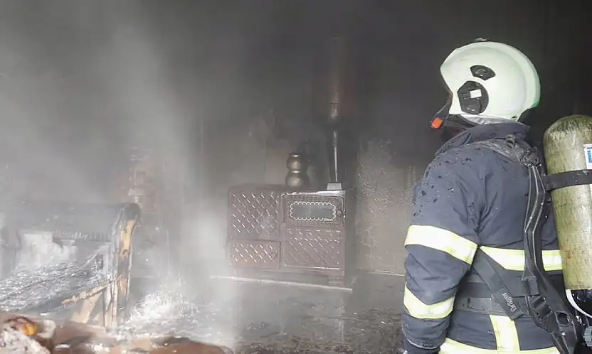 Köyde sobadan kaynaklı yangın