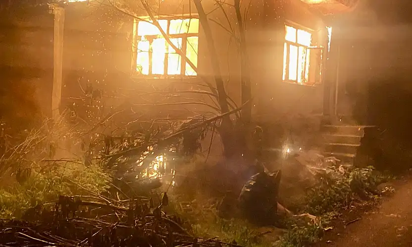 Mahallede gece yarısı yangın çıktı