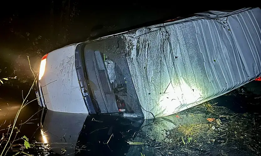 Minibüs Dere Yatağına Yuvarlandı