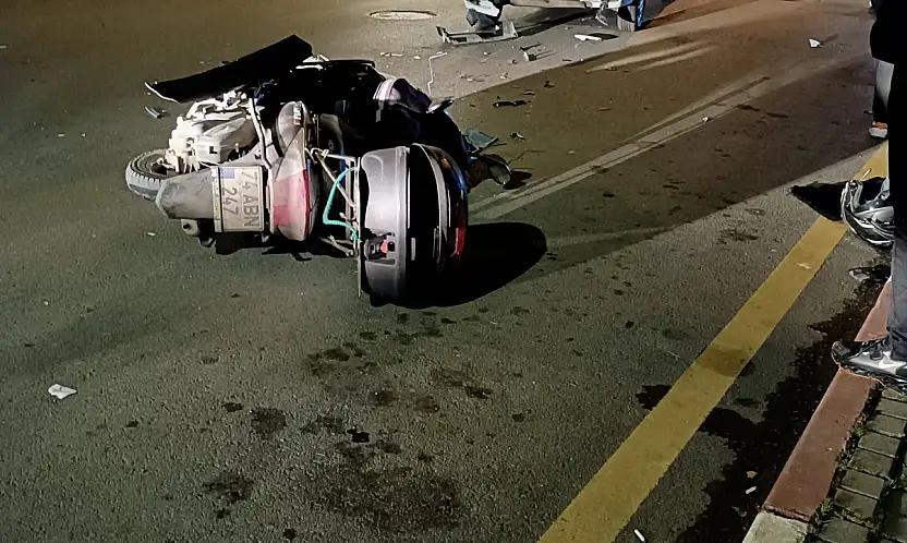 Motosiklet ile otomobil çarpıştı