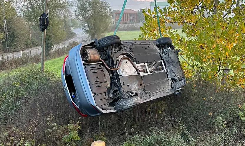 Otomobil şarampole devrildi