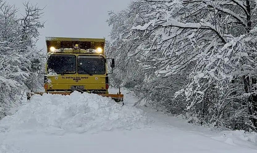 Özel İdareden yoğun kar mesaisi