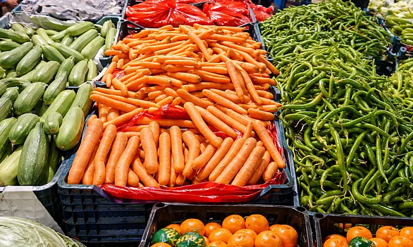 Soğuk hava pazarcıyı, fiyatlar vatandaşı üşüttü